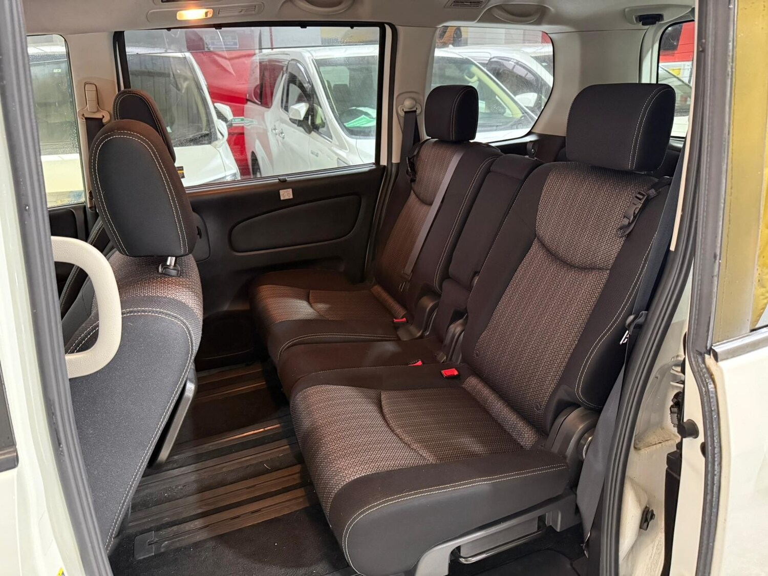 Used Nissan Serena for sale - 77563663: Photo 18