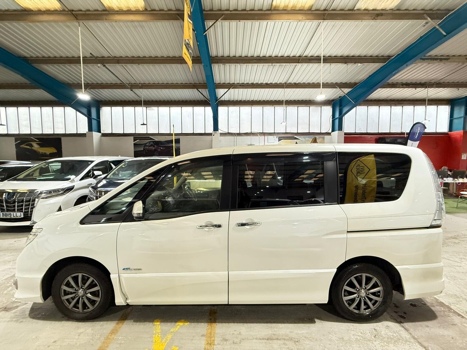 Used Nissan Serena for sale - 77563663: Photo 7