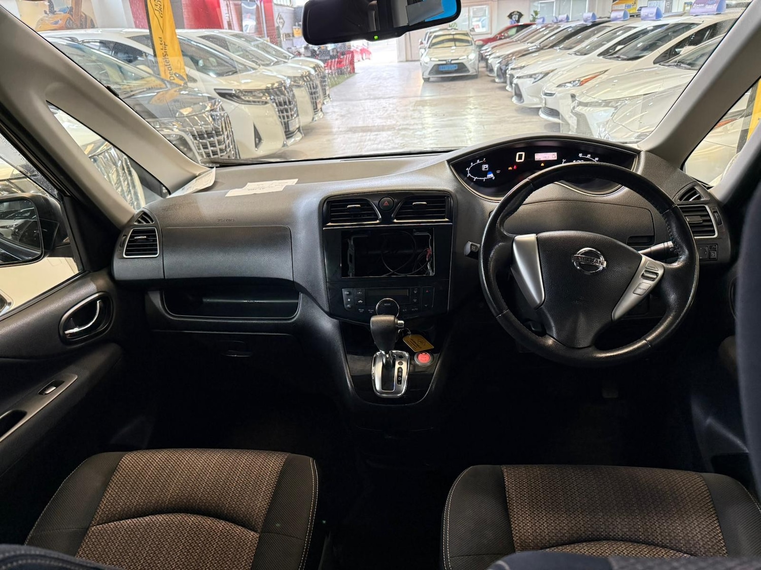 Used Nissan Serena for sale - 77733404: Photo 12