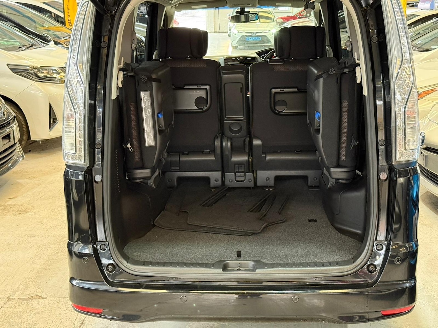 Used Nissan Serena for sale - 77733404: Photo 16