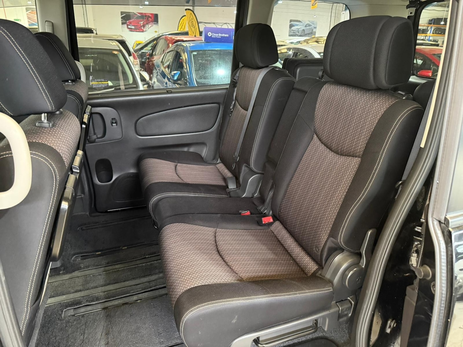 Used Nissan Serena for sale - 77733404: Photo 17