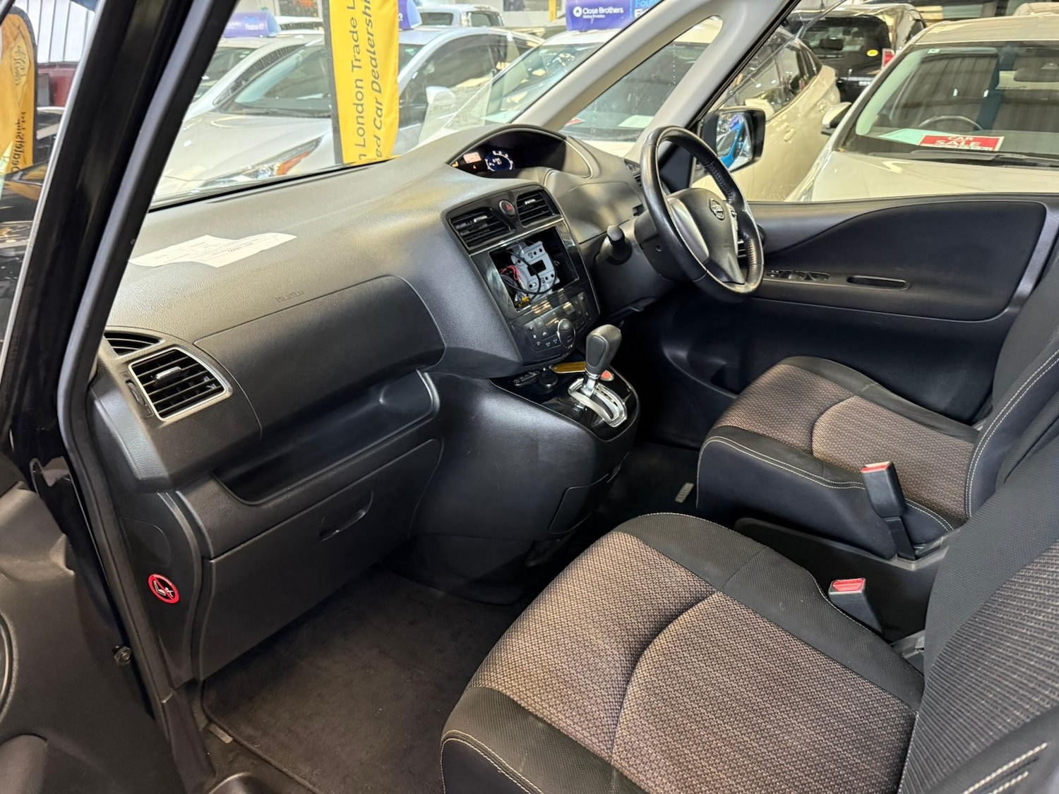 Used Nissan Serena for sale - 77733404: Photo 18