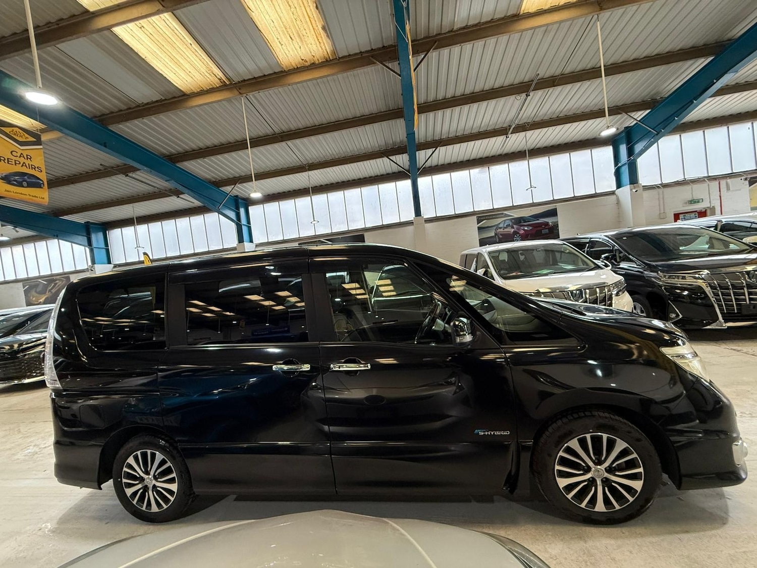 Used Nissan Serena for sale - 77733404: Photo 2