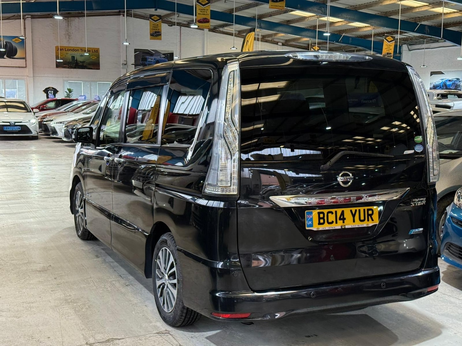 Used Nissan Serena for sale - 77733404: Photo 6