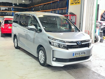 Used Toyota Voxy 2015 for sale - 79599771: Photo