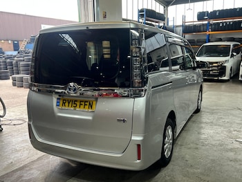 Used Toyota Voxy 2015 for sale - 79599771: Photo