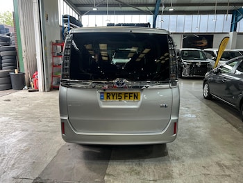 Used Toyota Voxy 2015 for sale - 79599771: Photo