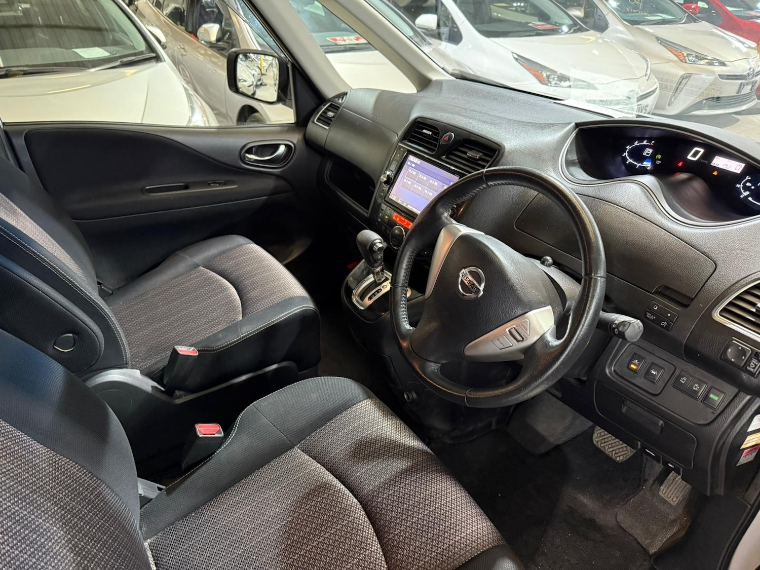 Used Nissan Serena for sale - 77834699: Photo 11