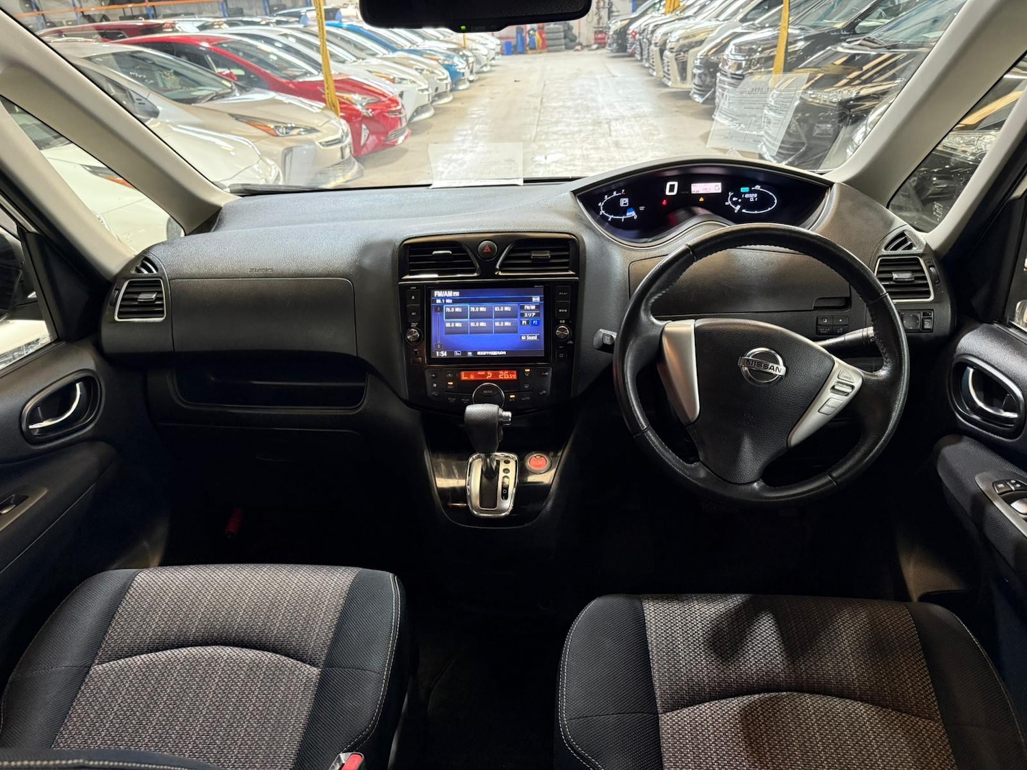 Used Nissan Serena for sale - 77834699: Photo 13