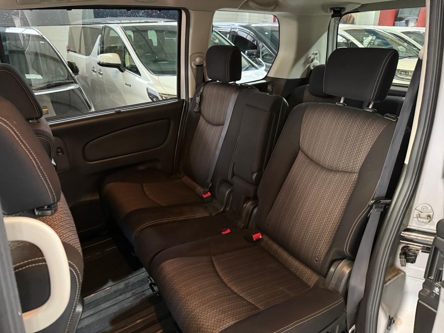 Used Nissan Serena for sale - 77834699: Photo 17