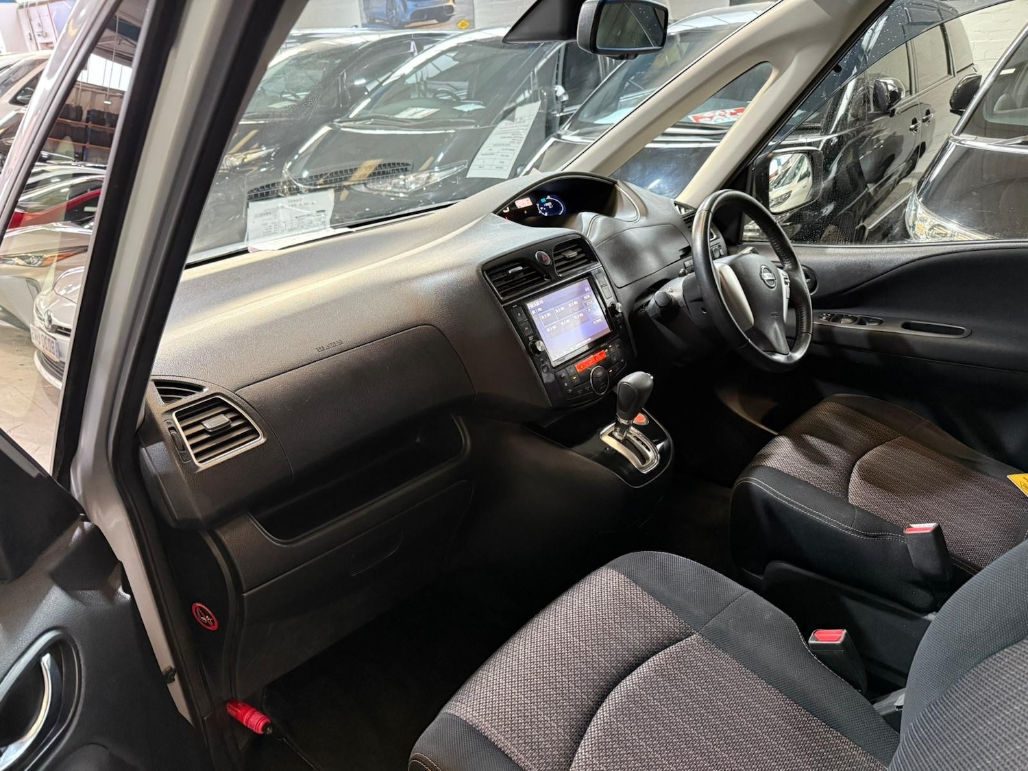 Used Nissan Serena for sale - 77834699: Photo 18