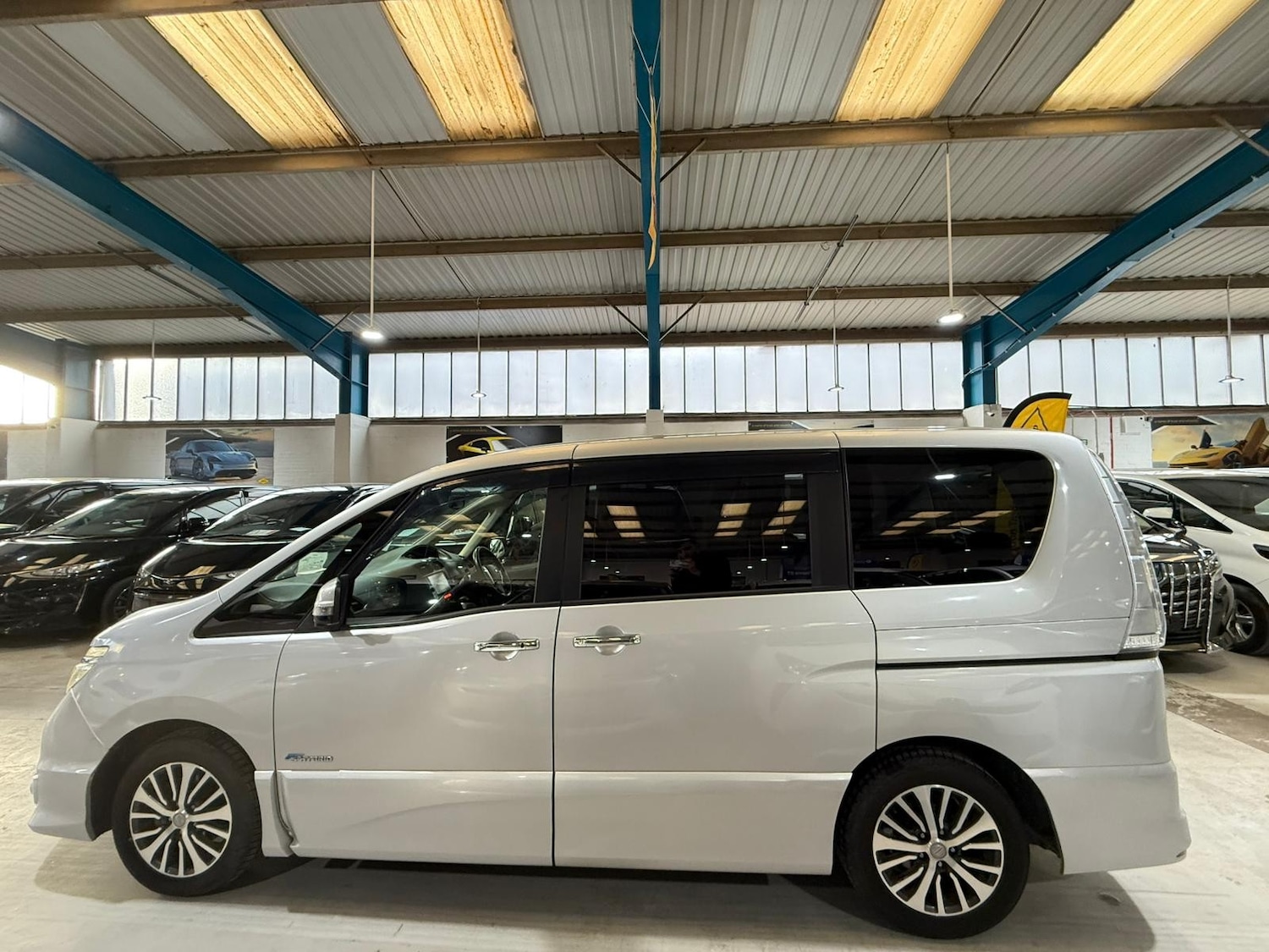 Used Nissan Serena for sale - 77834699: Photo 7