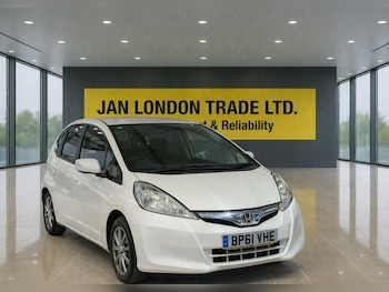 1 330 CC HONDA FIT HYBRID