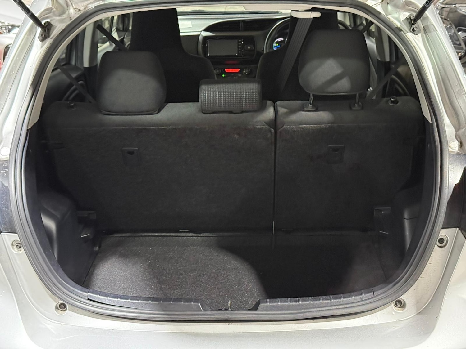 Used Toyota Vitz for sale - 77084939: Photo 17