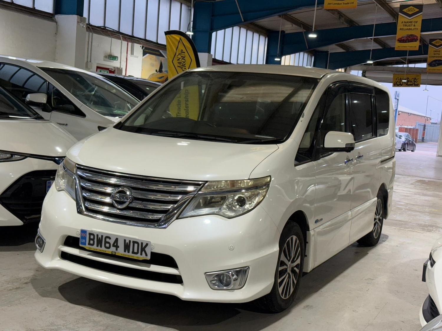 Used Nissan Serena for sale - 77408872: Photo 8