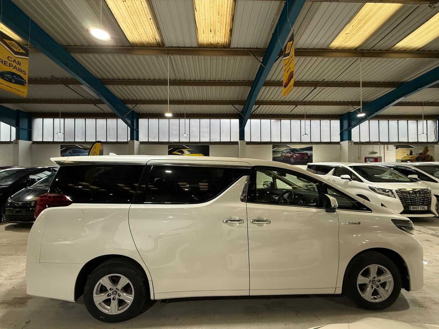 Used Toyota Alphard for sale - 77323975: Photo 2