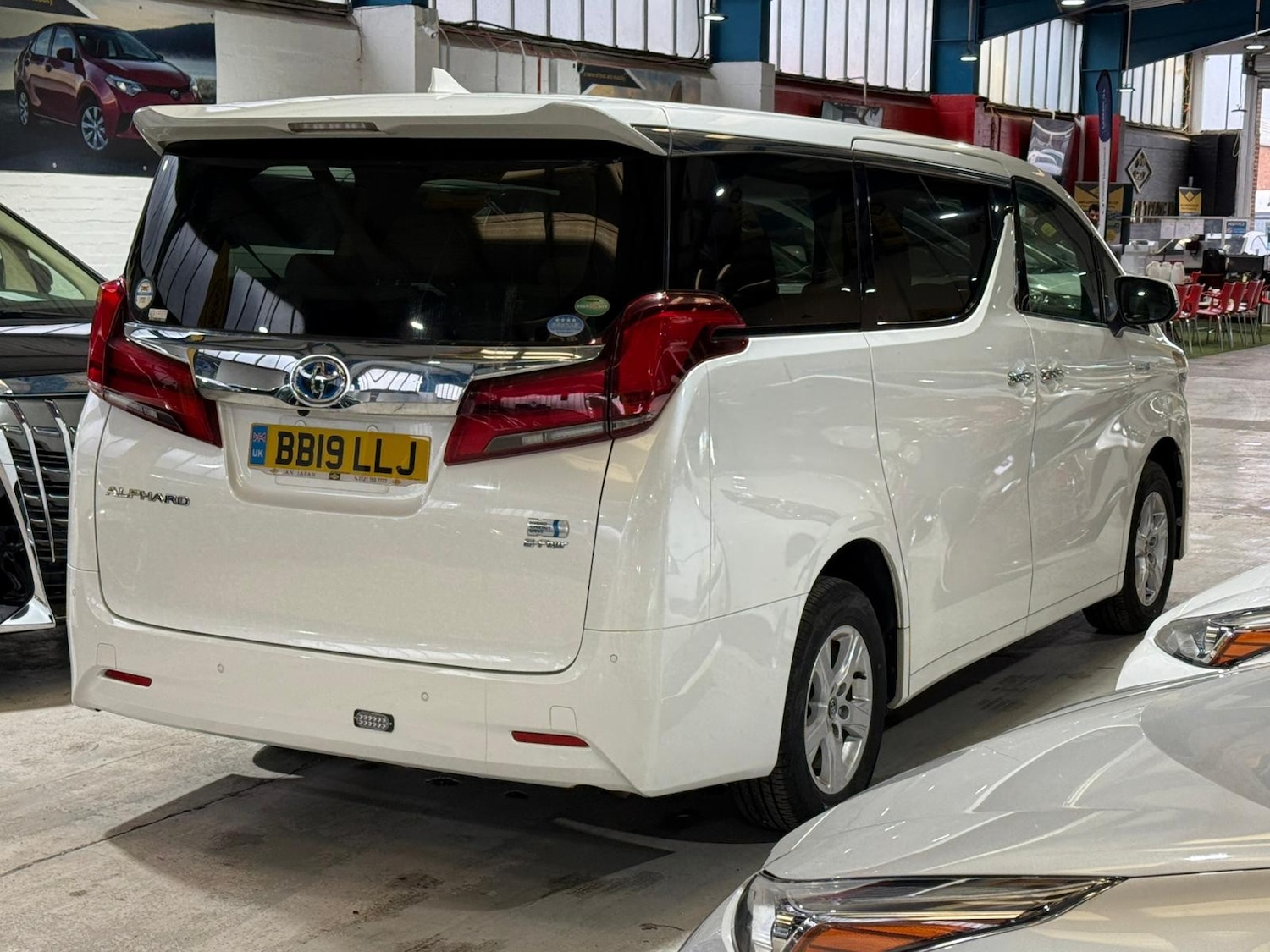 Used Toyota Alphard for sale - 77323975: Photo 3