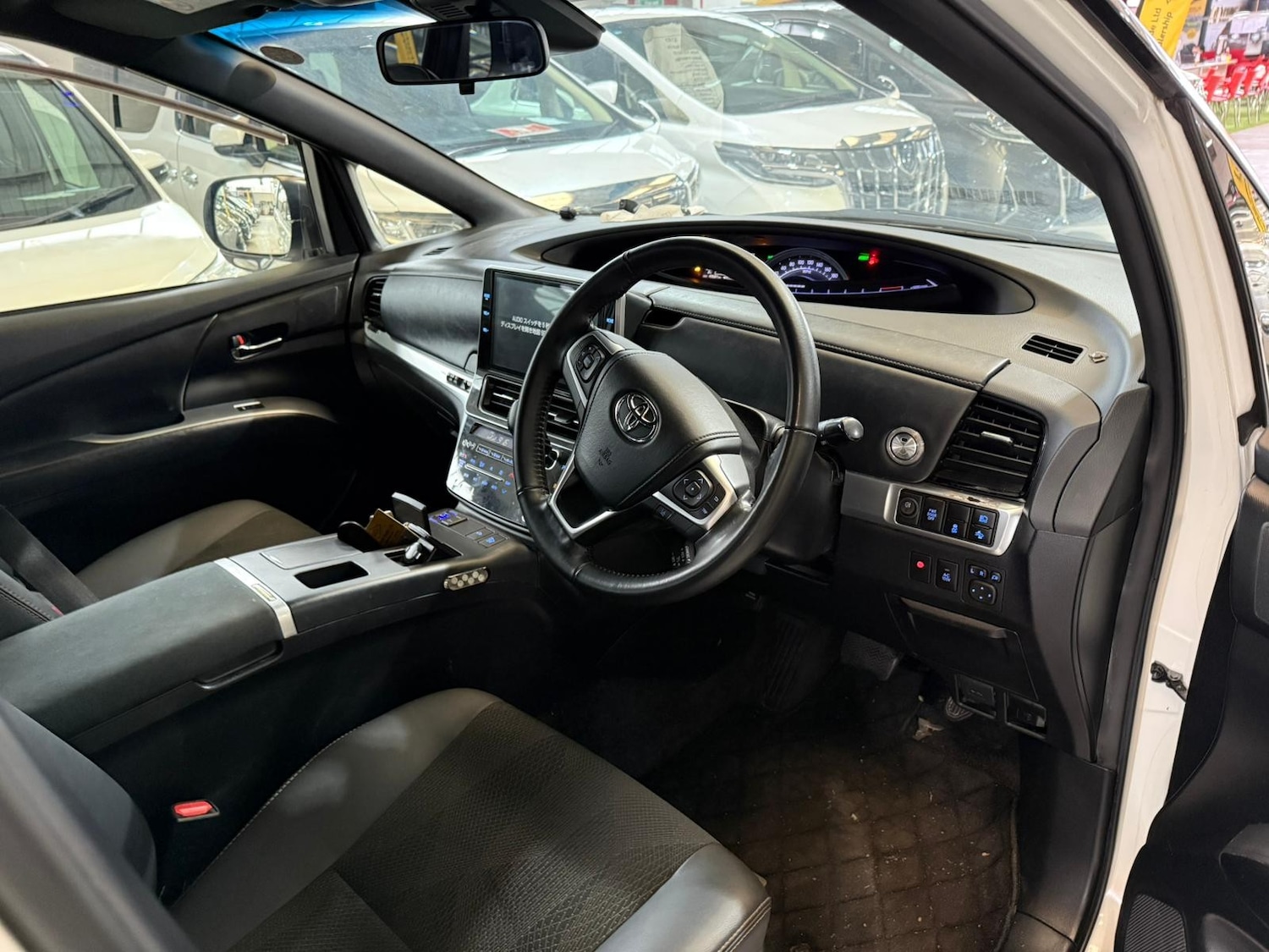 Used Toyota Estima 2025 for sale - 76704605: Photo 11