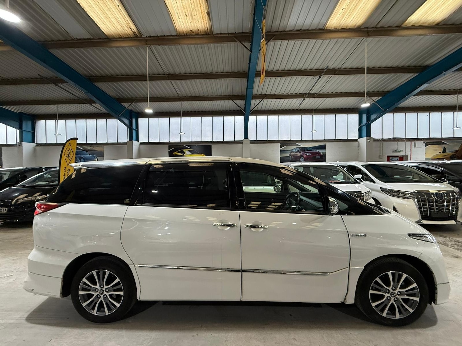 Used Toyota Estima 2025 for sale - 76704605: Photo 2