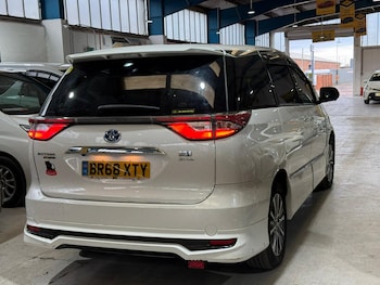 Used Toyota Estima 2018 for sale - 76704605: Photo