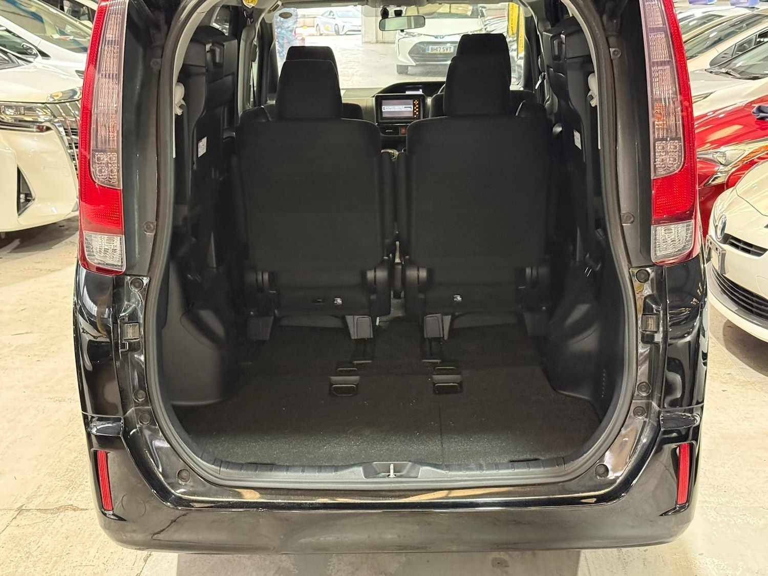 Used Toyota Noah 2026 for sale - 77323983: Photo 13