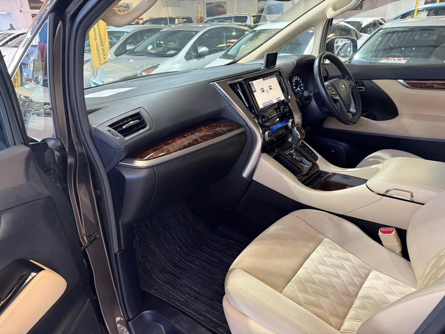 Used Toyota Alphard for sale - 76697792: Photo 22