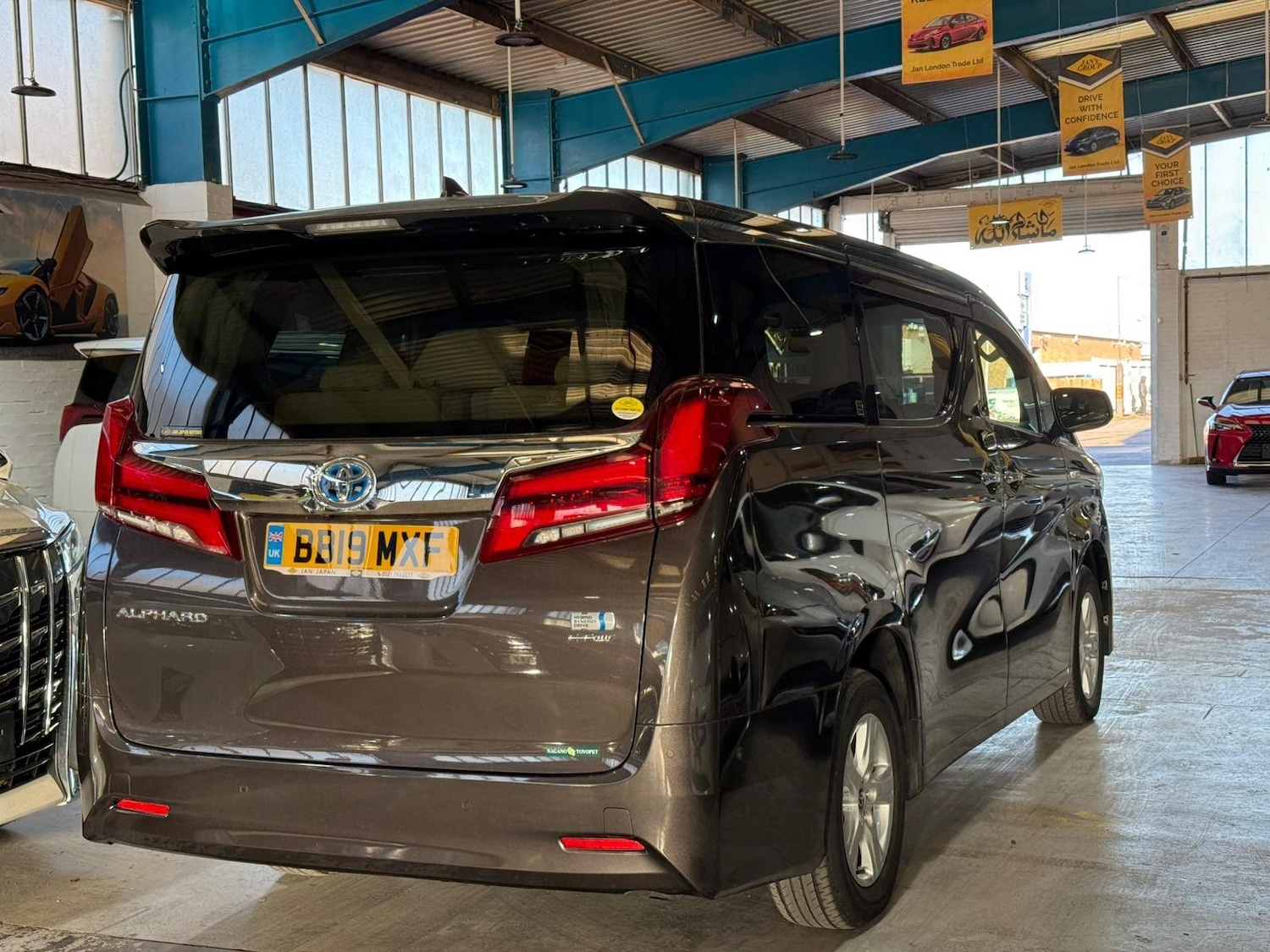 Used Toyota Alphard for sale - 76697792: Photo 4