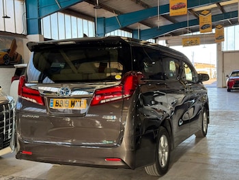 Used Toyota Alphard 2019 for sale - 76697792: Photo