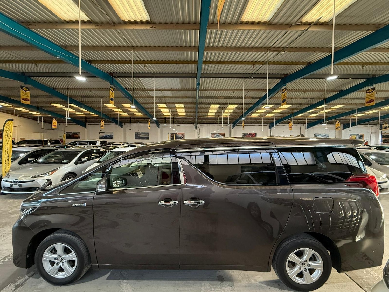 Used Toyota Alphard for sale - 76697792: Photo 9