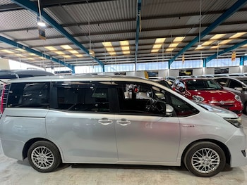 Used Toyota Noah 2018 for sale - 79542436: Photo