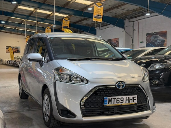 Used Toyota Sienta 2025 for sale - 76287940: Photo 1
