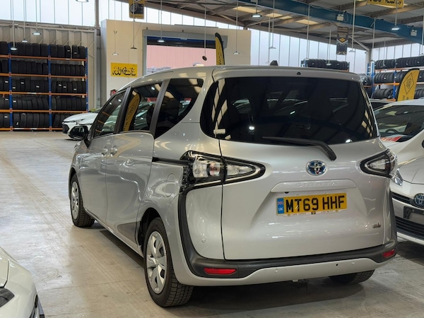 Used Toyota Sienta 2025 for sale - 76287940: Photo 6