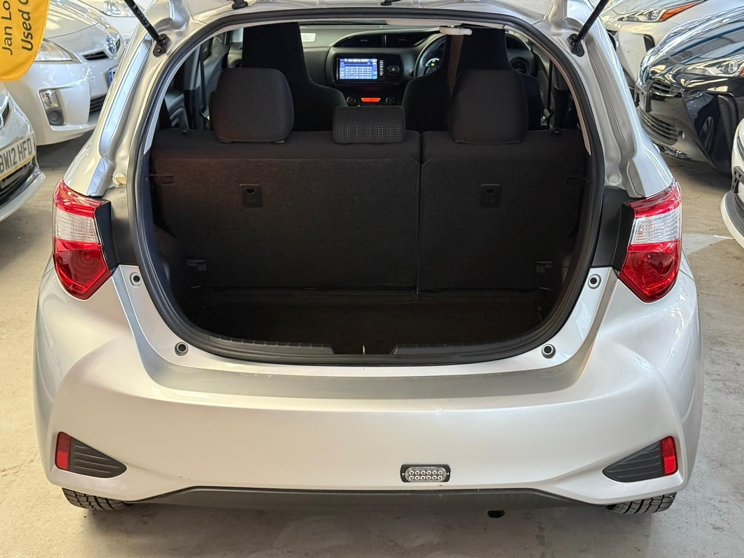 Used Toyota Vitz for sale - 77165816: Photo 16