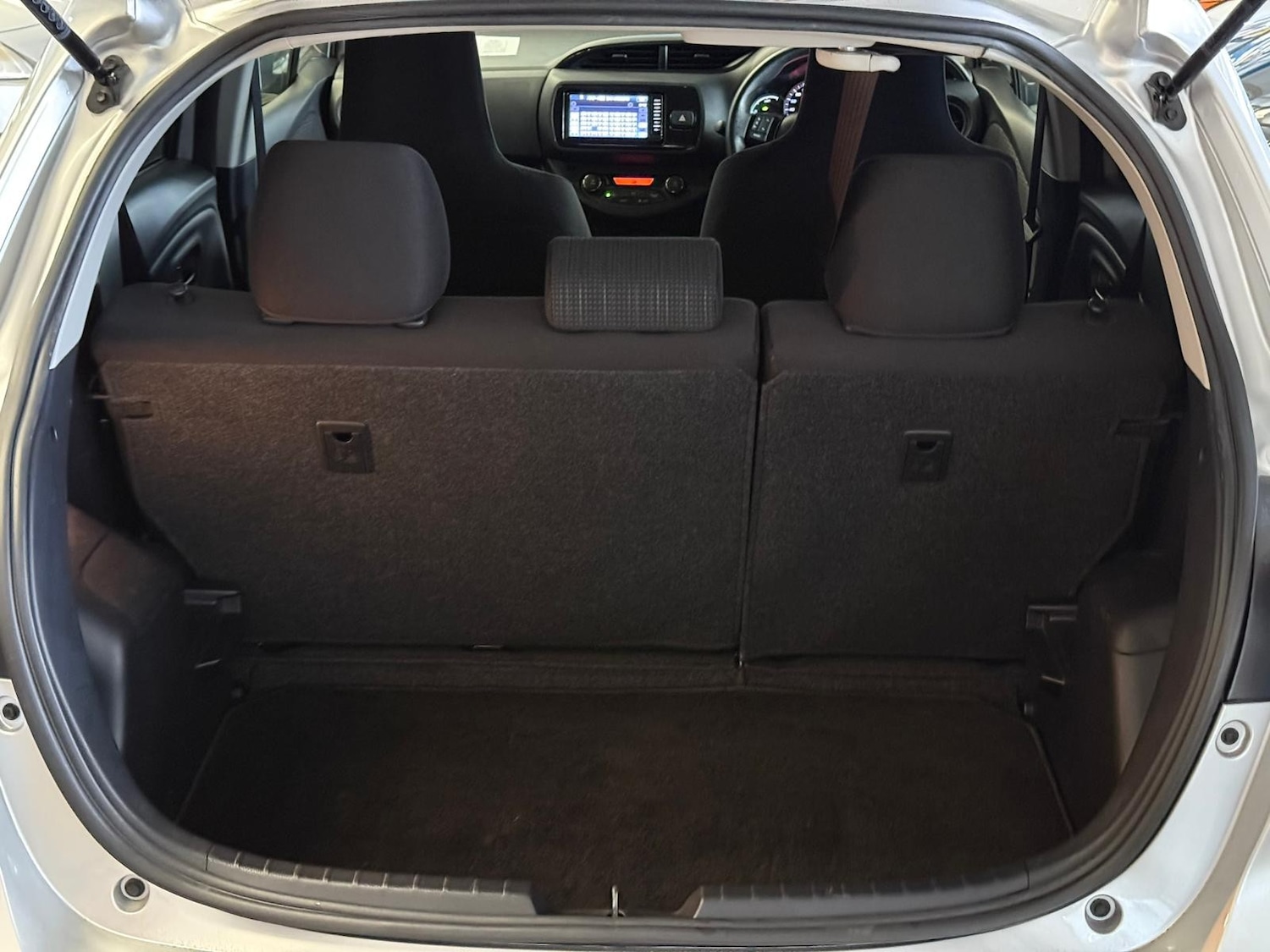 Used Toyota Vitz for sale - 77165816: Photo 17