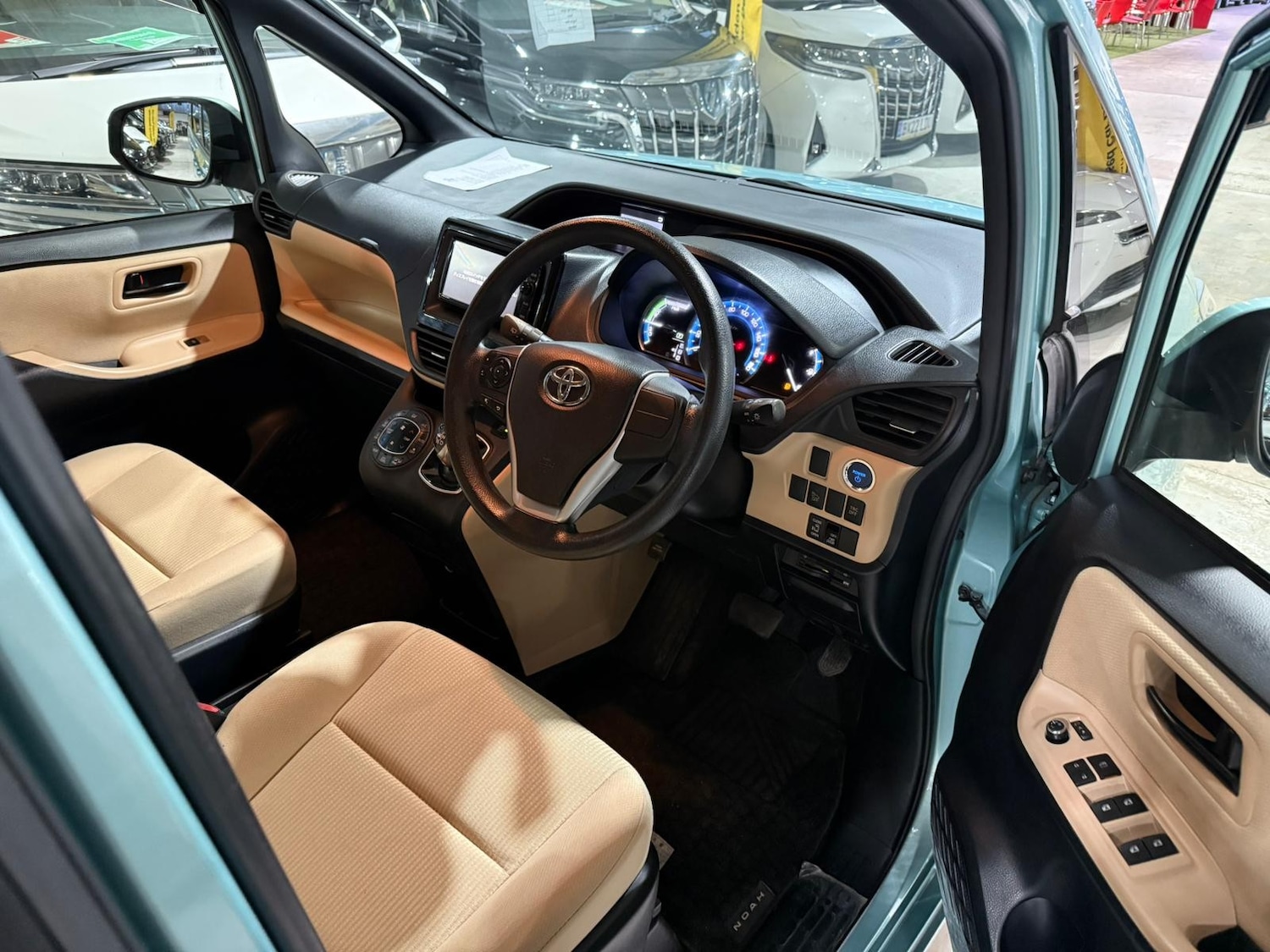 Used Toyota Noah 2026 for sale - 77603807: Photo 11