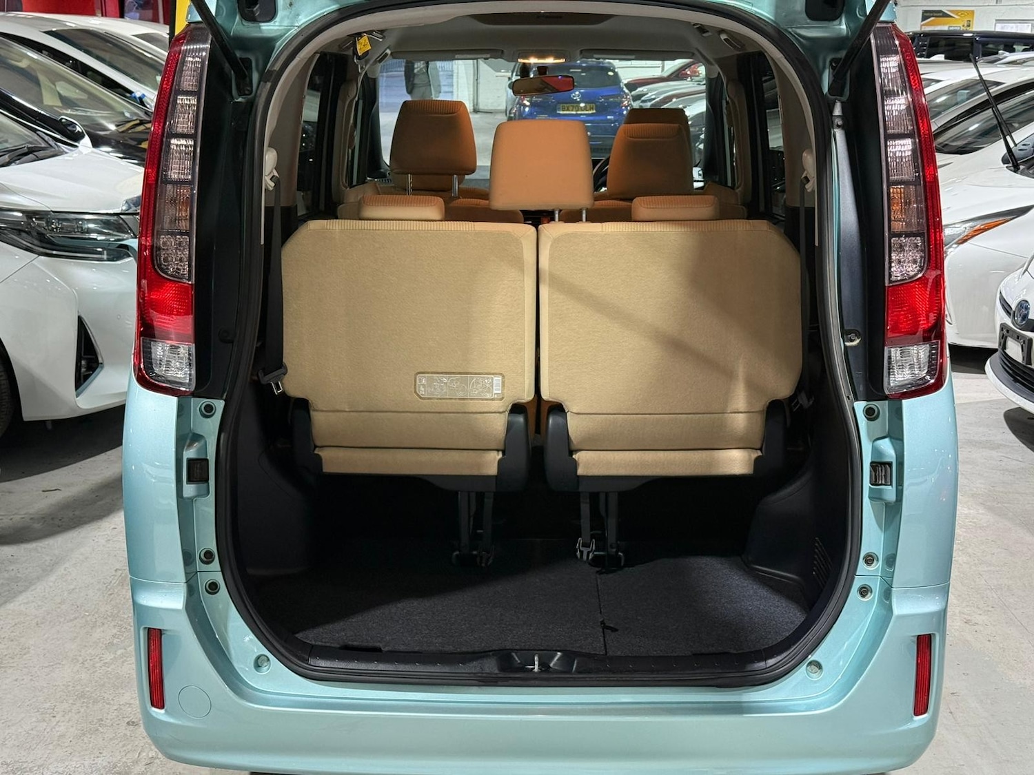 Used Toyota Noah 2026 for sale - 77603807: Photo 18