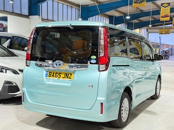 Used Toyota Noah 2015 for sale - 77603807: Photo