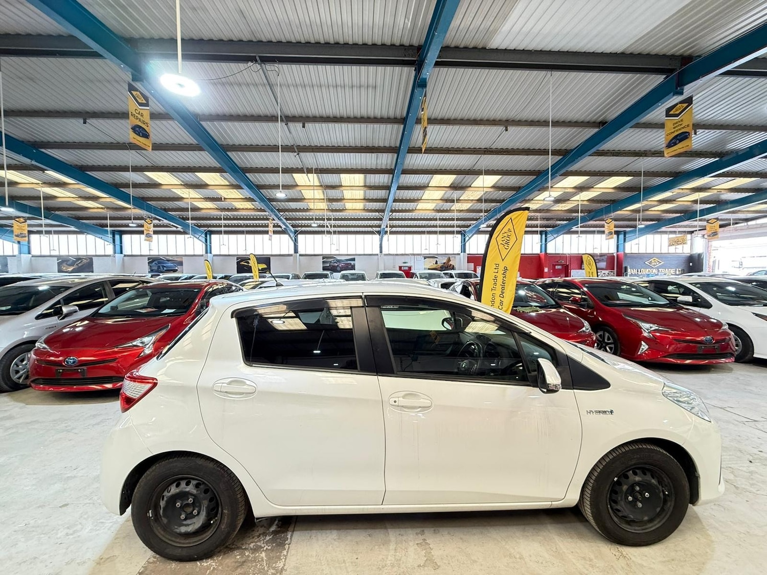 Used Toyota Vitz for sale - 78201490: Photo 2