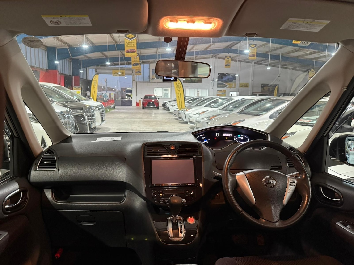 Used Nissan Serena for sale - 76704602: Photo 13