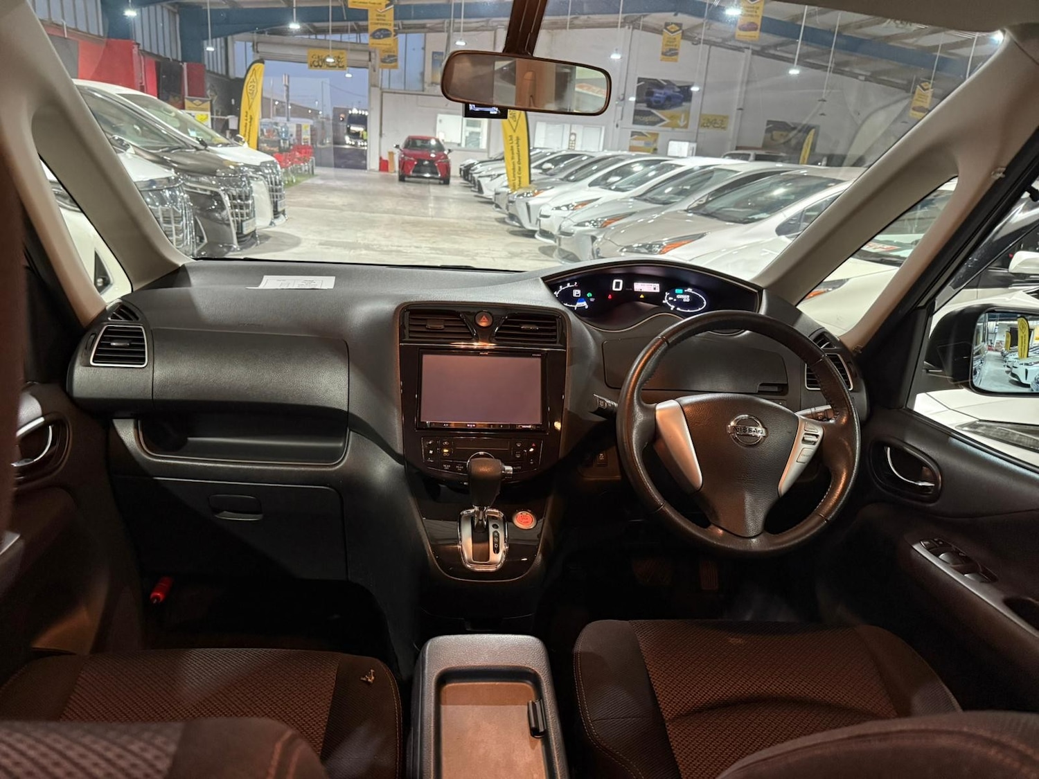 Used Nissan Serena for sale - 76704602: Photo 14