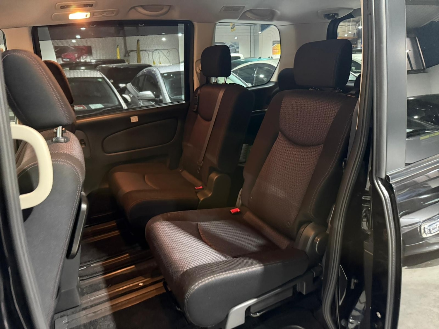 Used Nissan Serena for sale - 76704602: Photo 19