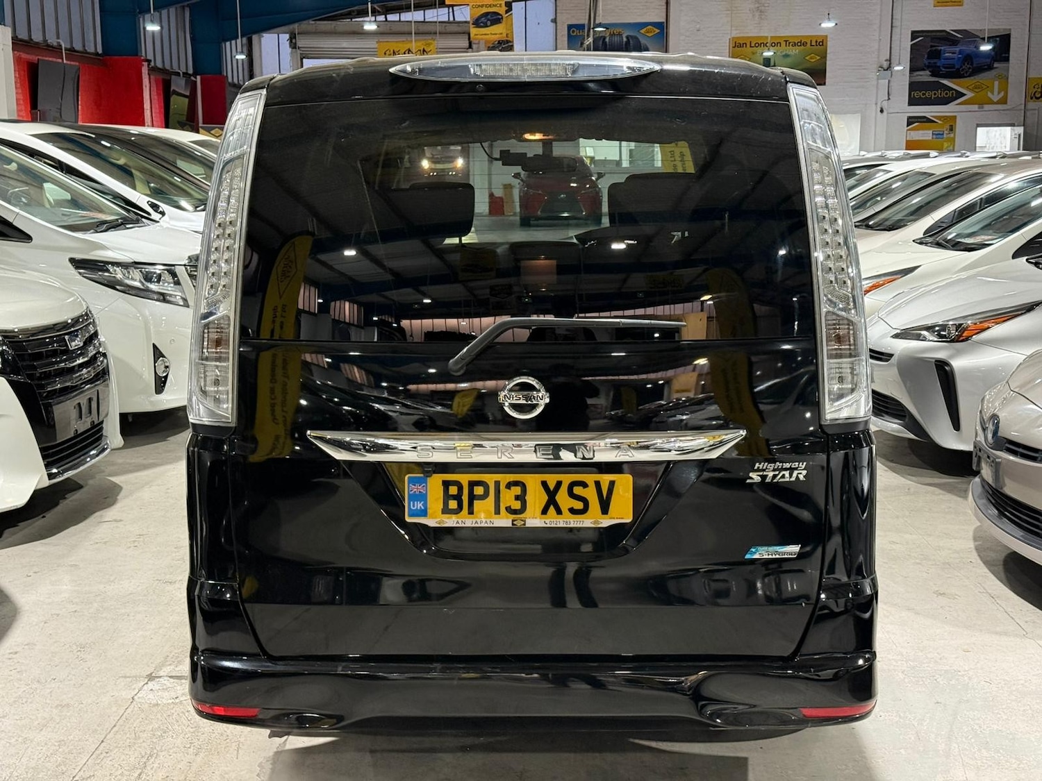 Used Nissan Serena for sale - 76704602: Photo 5