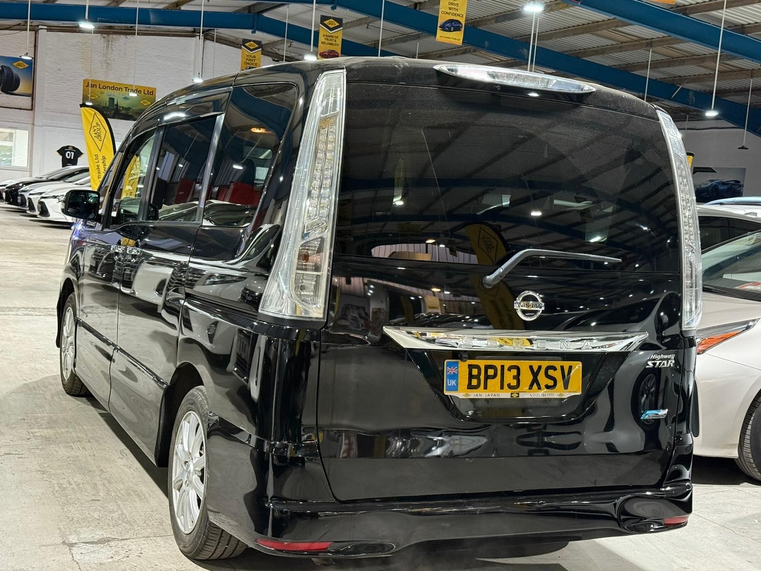 Used Nissan Serena for sale - 76704602: Photo 7