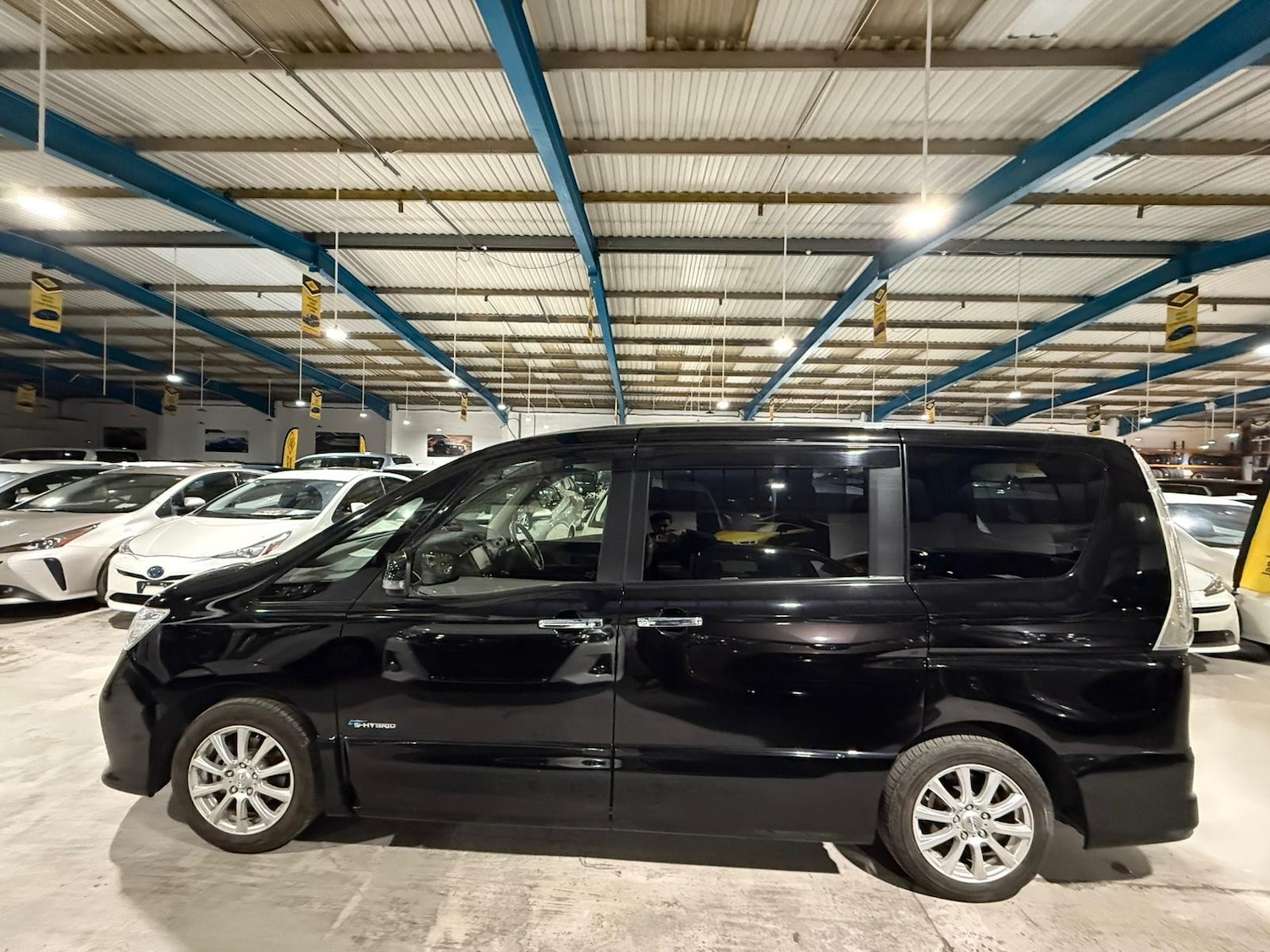 Used Nissan Serena for sale - 76704602: Photo 8