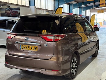 Used Toyota Estima 2019 for sale - 76896406: Photo