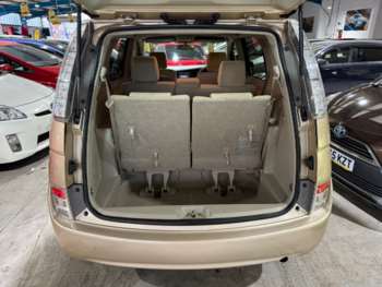 Used Toyota Isis 2013 for sale - 75033355: Photo