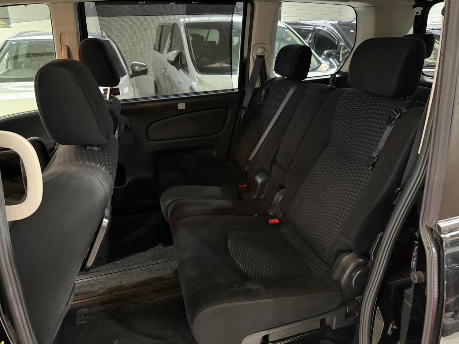 Used Nissan Serena for sale - 77506050: Photo 18