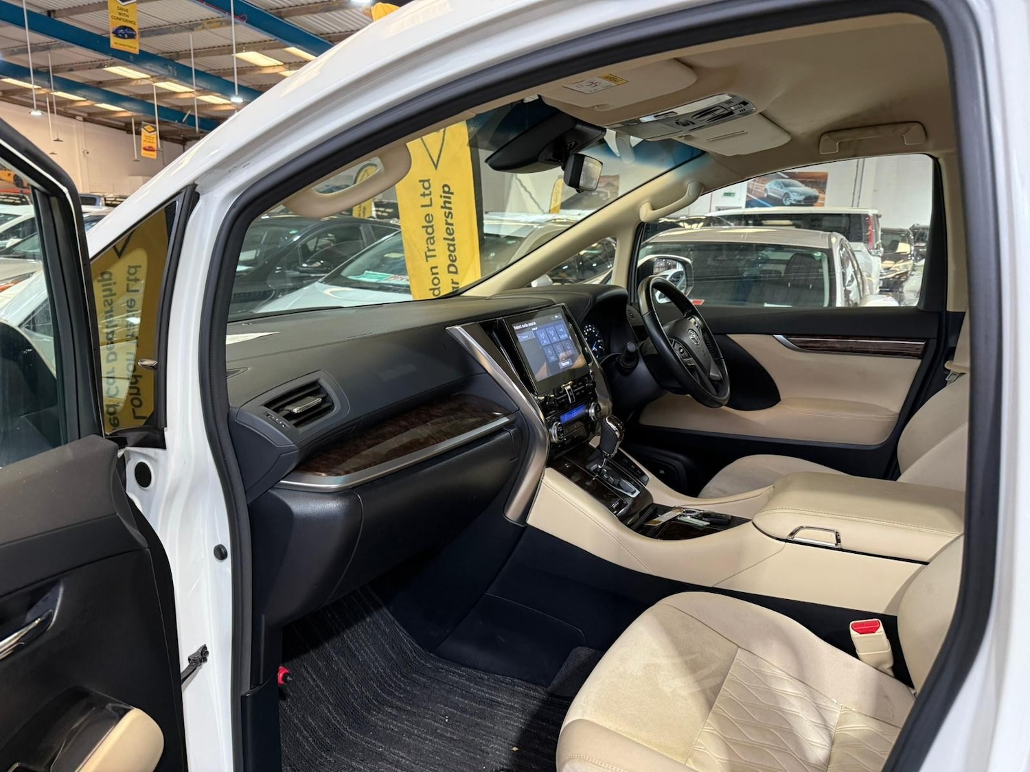 Used Toyota Alphard 2025 for sale - 76909264: Photo 18