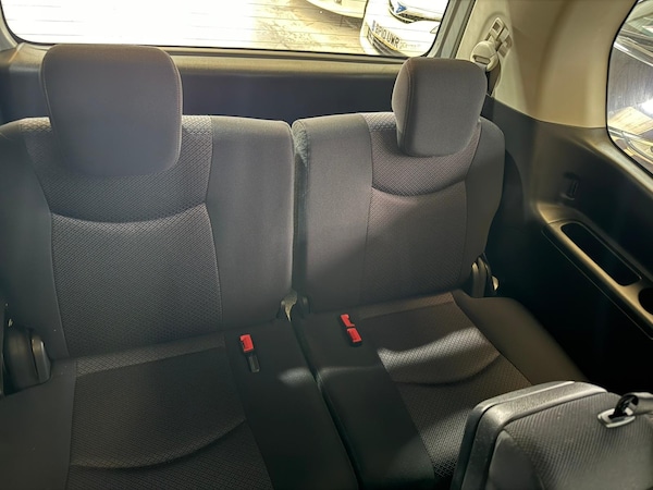 Used Nissan Serena for sale - 76217663: Photo 14