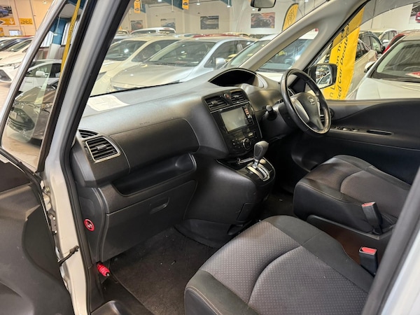 Used Nissan Serena for sale - 76217663: Photo 22
